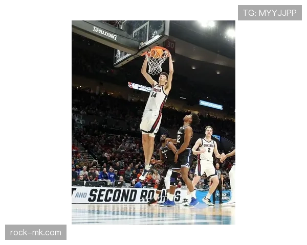 杰伦·威廉姆斯挡拆无球拉开空间，较上季更稳定